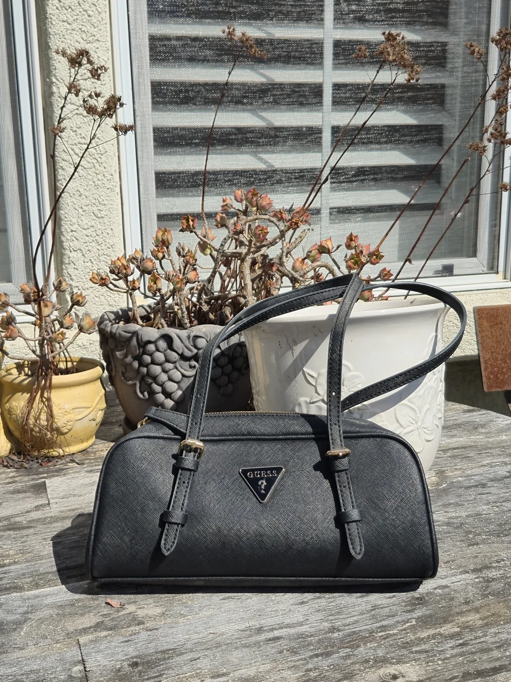 Guess classic black